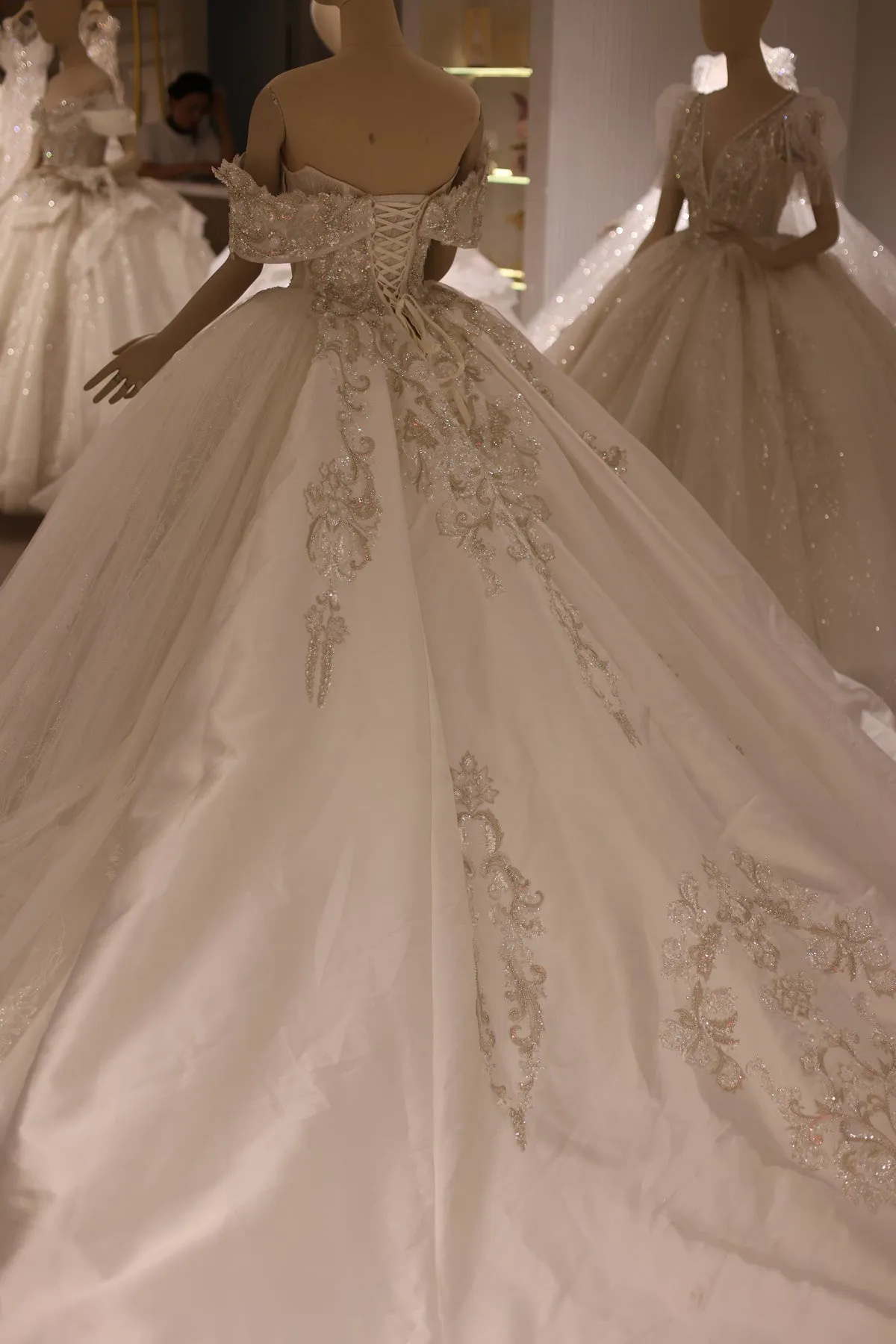 Luxury Off-Shoulder Ivory Satin Ball Gown Wedding Dress RS037