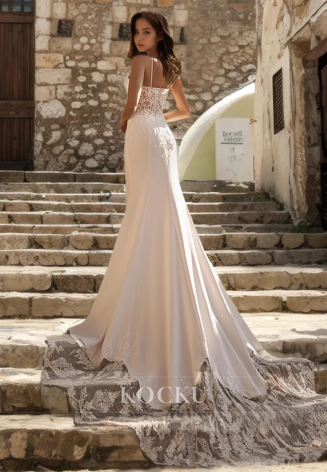 Spaghetti Straps Sweetheart Sheath Wedding Dress Sleeveless Bridal Gowns with Appliques Lace Train